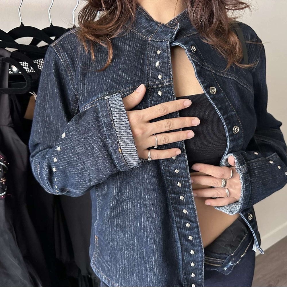 This detailed jacket